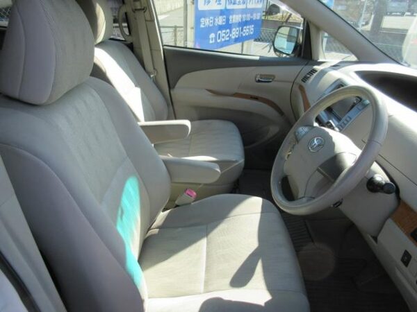 TOYOTA ESTIMA 8 SEATER 2016-2024 - Image 5