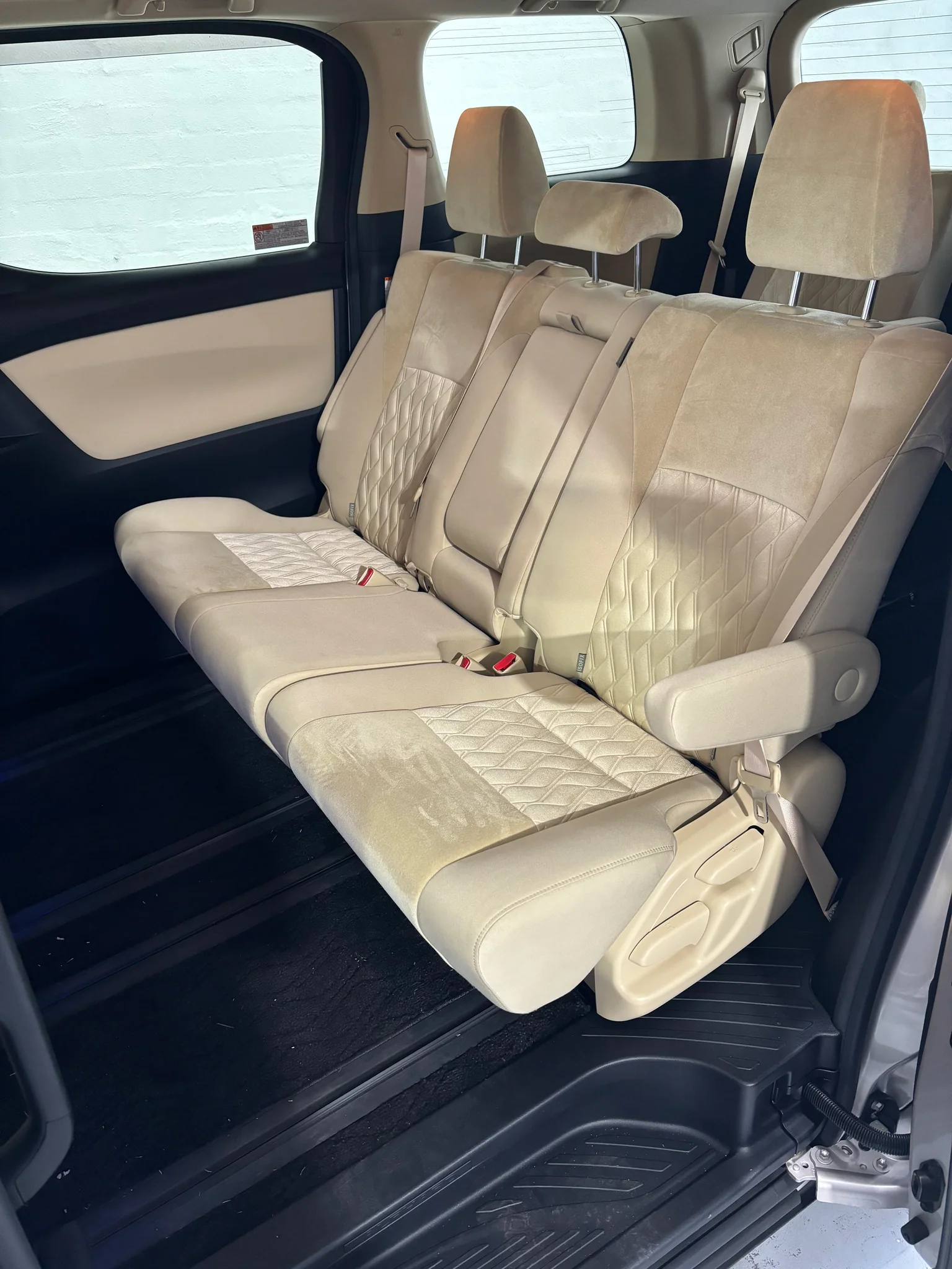 TOYOTA ALPHARD 8 SEATER 2016-ONWARDS - Image 3