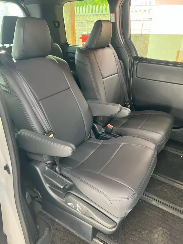 TOYOTA VOXY 7 SEATER 2010-2015 - Image 3